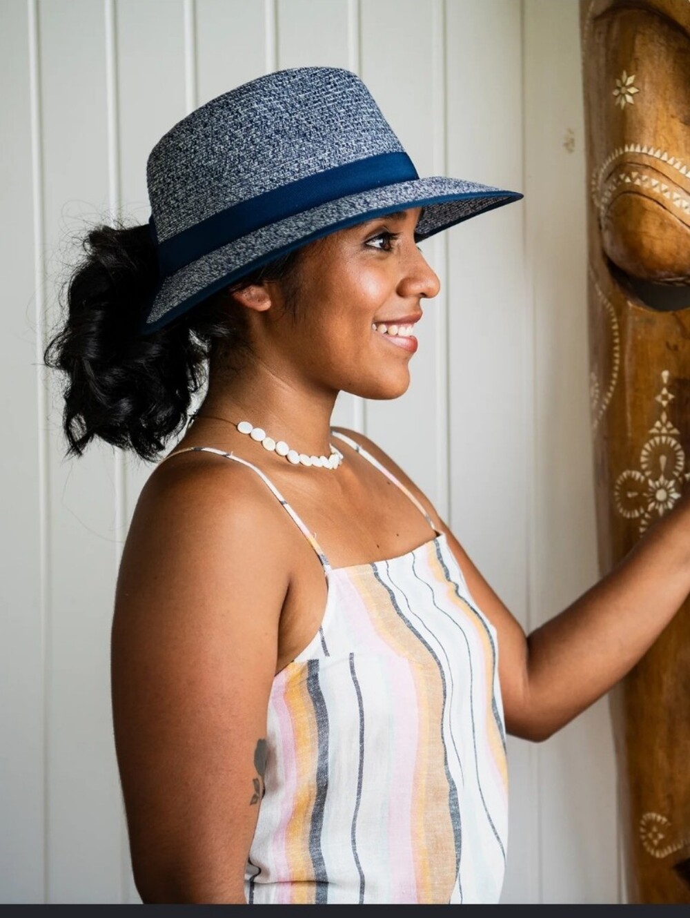 Heathered Straw Sun Visor Hat with Navy Band